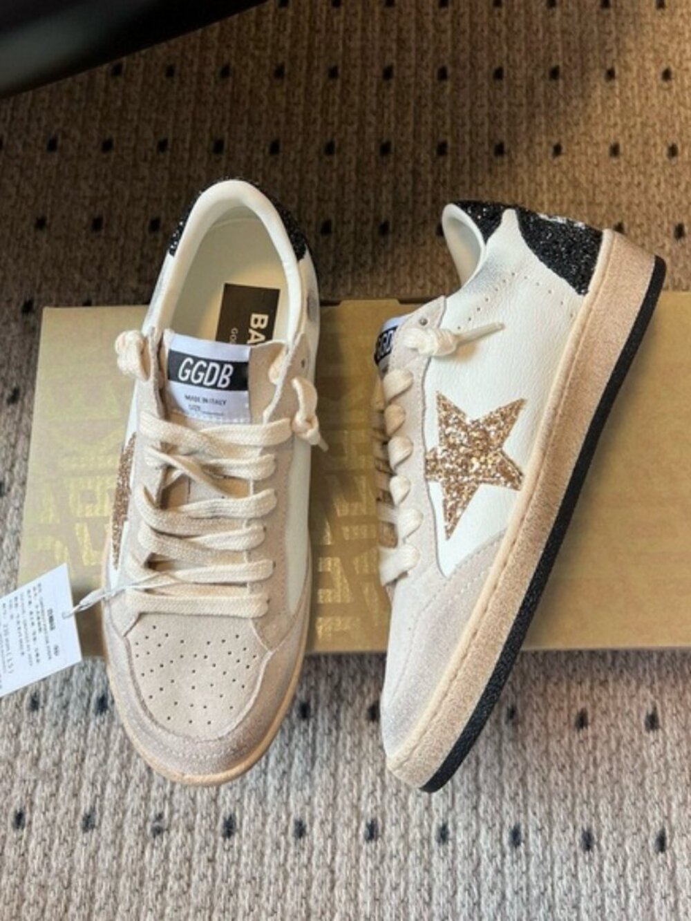 Golden Goose casual and fashionable flat shoes